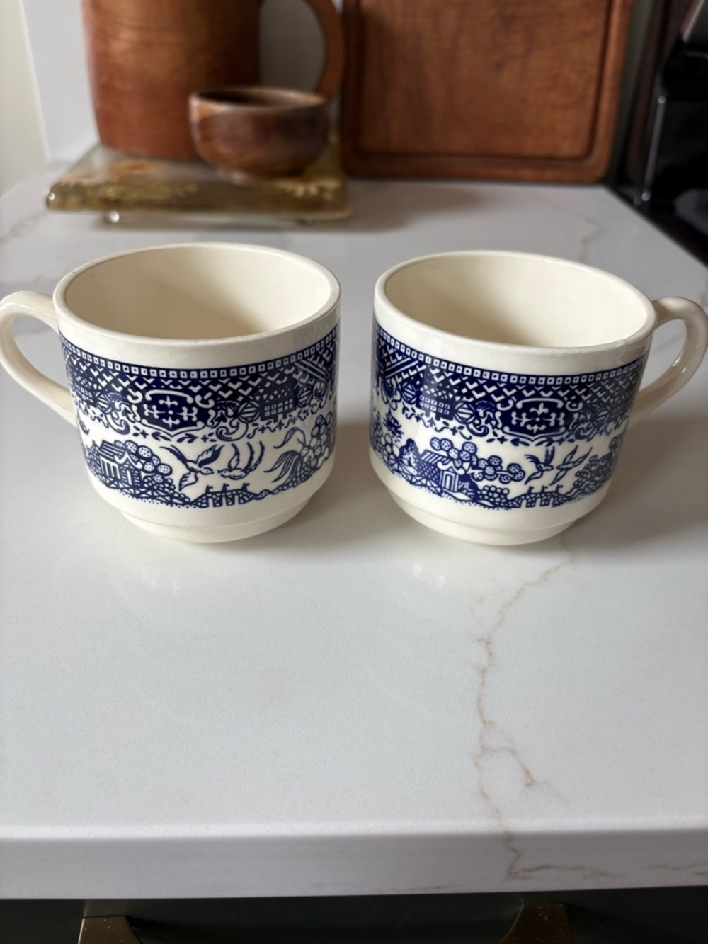 Blue Willow Pattern Ceramic Mugs - Ivory and Blue, Set of 2 Vintage VGUC - Picture 1 of 6